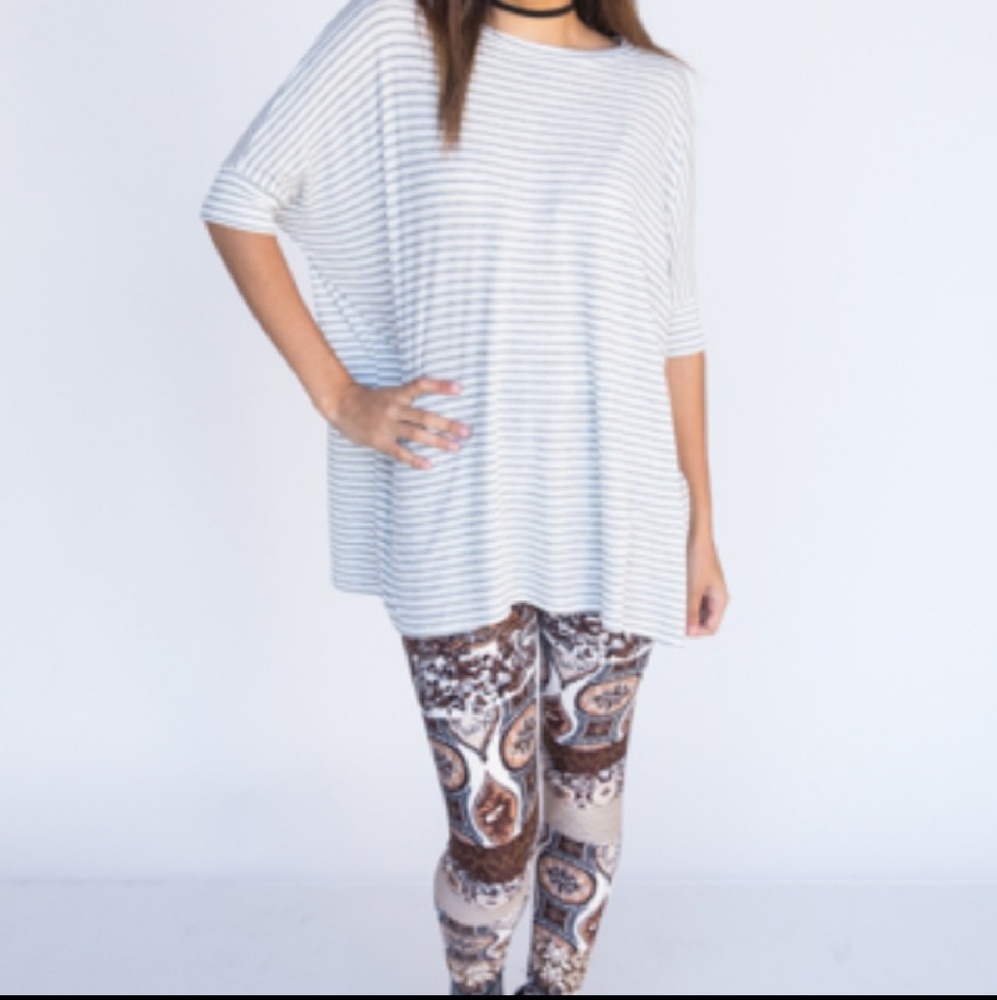 NWT white and gray striped Agnes & Dora boxy tee